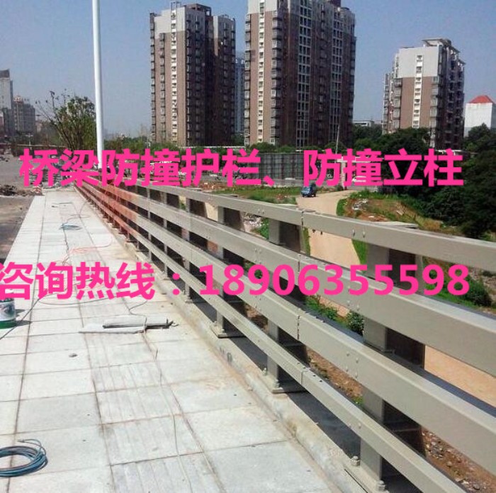 橋梁防撞護(hù)欄，防撞立柱