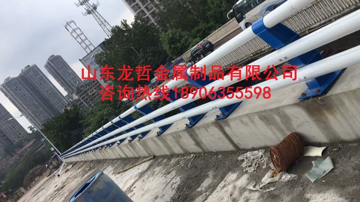 橋梁防撞護(hù)欄，防撞立柱